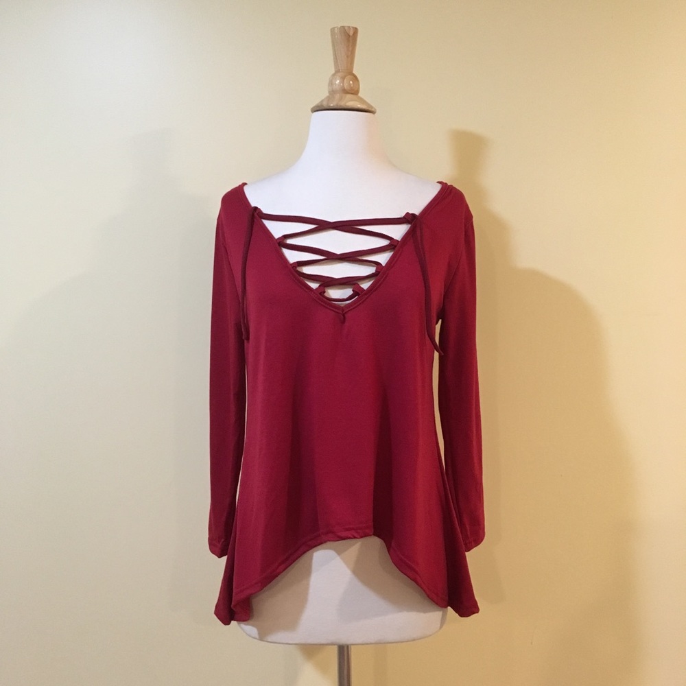 Hooded Lace Up Sharkbite Hem High Low Top Burgundy - Picture 2 of 5